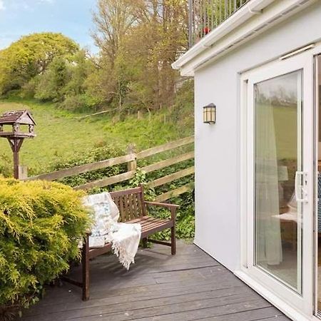 Cosy Beachfront Retreat With Stunning Sea Views & Free Access To A Local Indoor Pool Talland Exterior photo