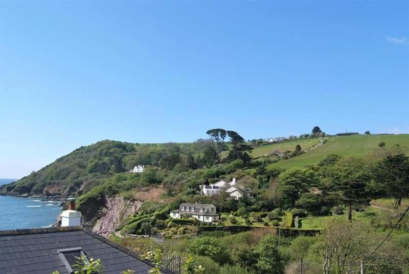 Cosy Beachfront Retreat With Stunning Sea Views & Free Access To A Local Indoor Pool Talland Exterior photo