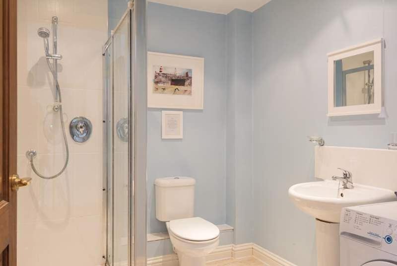 Cosy Beachfront Retreat With Stunning Sea Views & Free Access To A Local Indoor Pool Talland Exterior photo